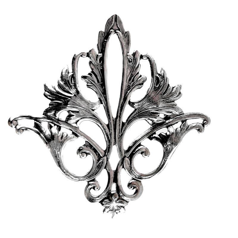 Reina Brooch: A Regal Touch of Timeless Beauty