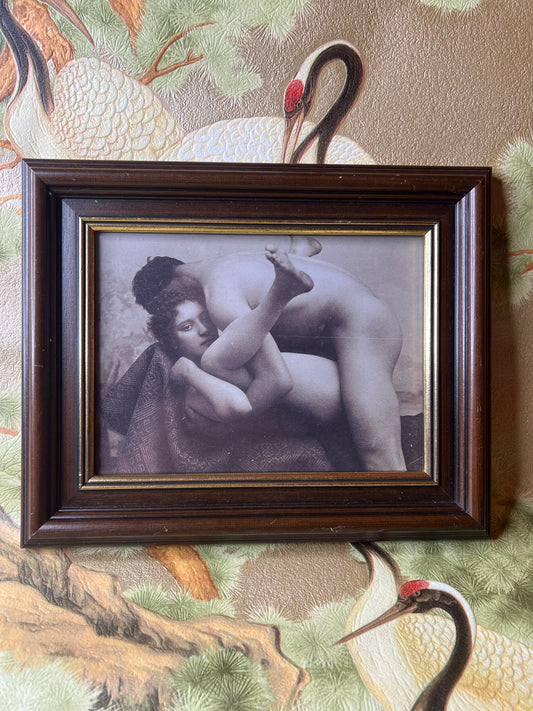 Early 1900s Lovers – Passionate Embrace from the Side