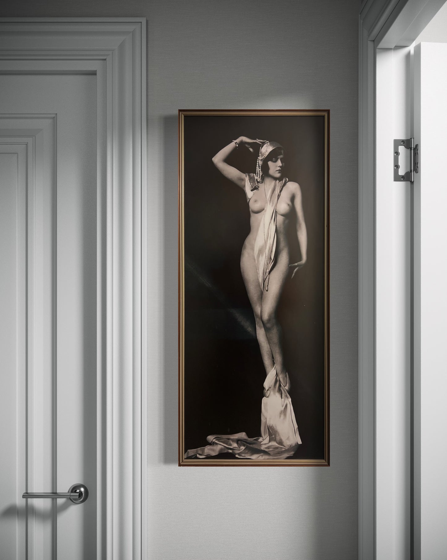 "Deco Desire" – Elegance and Allure in the Roaring Twenties